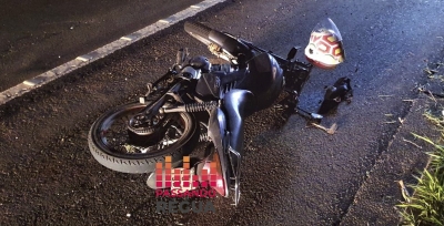 Motociclista fica ferido ao ter moto atingida por caminhão em rodovia em Ourinhos; caminhoneiro teria fugido 