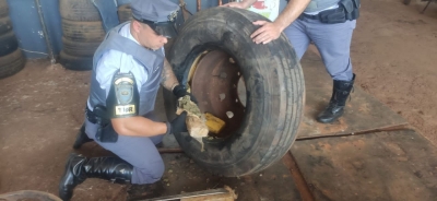 Grande quantidade de maconha é encontrada dentro de pneus de caminhão na Raposo Tavares 