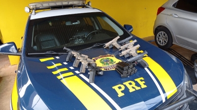 PRF apreende pistolas e carregadores em Ourinhos