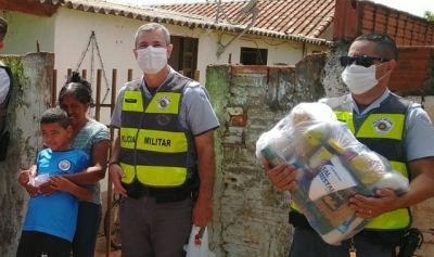 Menino deixa carta para Papai Noel em base da Polícia Rodoviária e equipe atende pedido por alimentos na região 