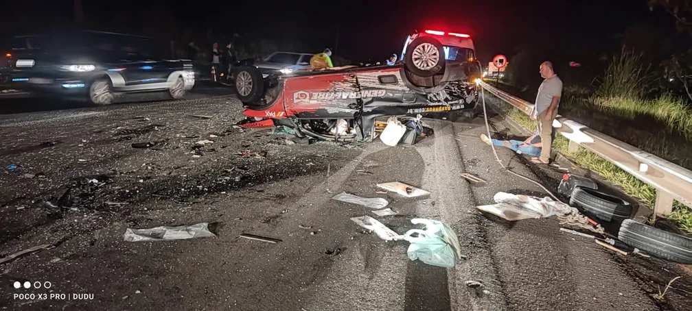 Duas pessoas morrem e cinco ficam feridas em engavetamento de seis veículos em rodovia na região