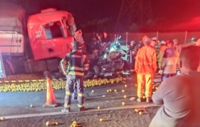 Menino de 10 anos morre em acidente entre carro e dois caminhões na região 