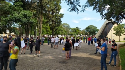 Comerciantes protestam contra lockdown em Cerqueira César