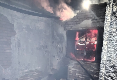 Incêndio destrói residência, mas bombeiros salvam animais e controlam as chamas em Ipaussu 