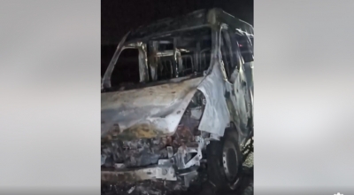 Van municipal de Ibirarema pega fogo na Raposo Tavares; vídeo