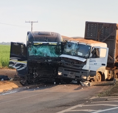 Outro acidente na BR-153 em Jacarezinho causa transtornos no tráfego