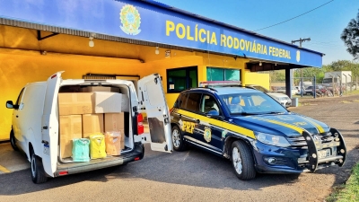  A PRF apreende camisetas falsificadas em Ourinhos 