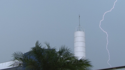 Defesa Civil alerta para chuvas fortes e risco de raios na região neste fim de semana