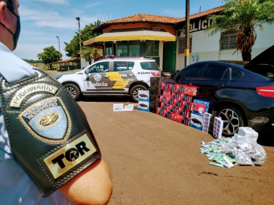 Polícia Rodoviária apreende eletrônicos contrabandeados em BMW na SP-225 em Santa Cruz do Rio Pardo 
