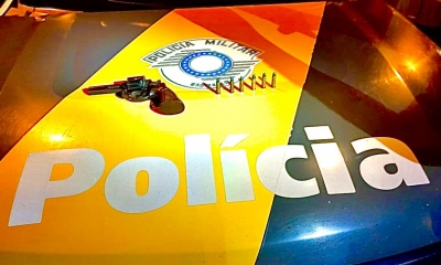 Homem de Maringá é preso na rodovia Raposo Tavares em Ourinhos com arma de fogo em veículo 