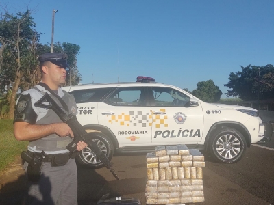 Polícia Rodoviária apreende grande quantidade de maconha em ônibus e prende passageiro por Tráfico Internacional de Drogas em Ourinhos 
