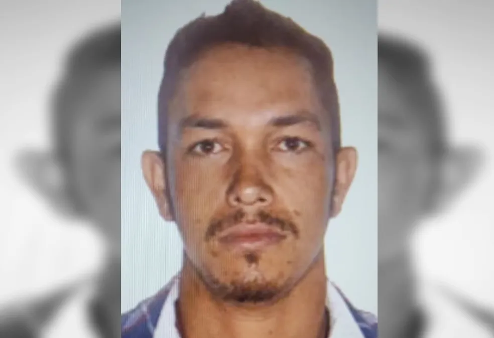 Homem é preso em flagrante suspeito de matar companheiro a facadas na região 