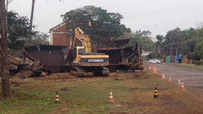 Empresa inicia limpeza e retirada de vagões abandonados em Salto Grande 