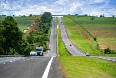 Obra em dispositivo restringe circulação de veículos na Rodovia Orlando Quagliato em Ourinhos 