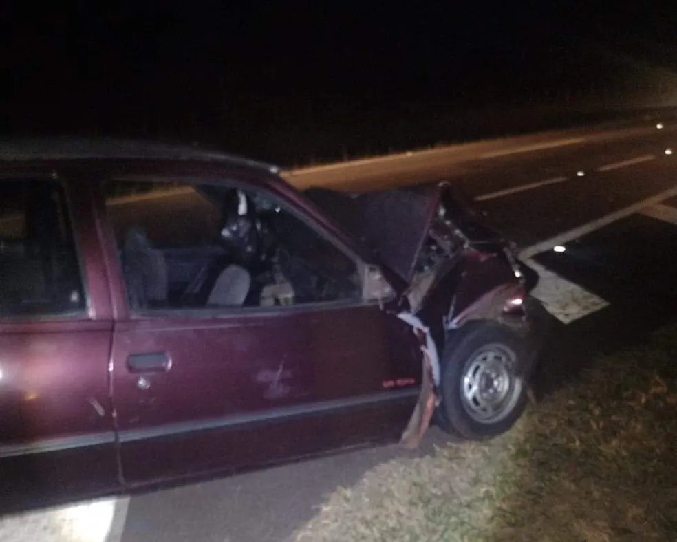 Motorista morre após o colisão traseira de veículo com caminhão na região 