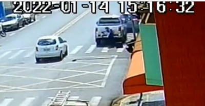 De forma inusitada, caminhonete atropela jovem no centro de Ourinhos 