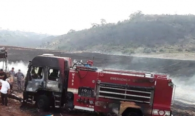 Caminhão dos Bombeiros é destruído, após bombeiro passar mal e ser salvo por colega na região