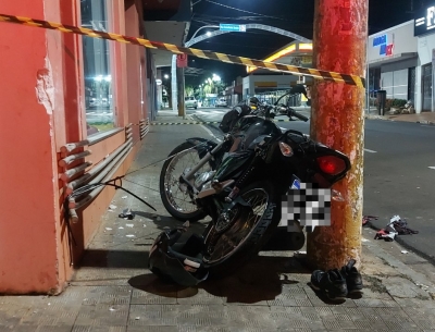 Jovem bate motocicleta em poste e polícia encontra entorpecente em Santa Cruz do Rio Pardo