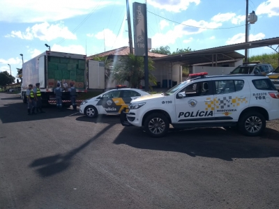 Polícia Rodoviária apreende contrabando de cigarros em Ourinhos 