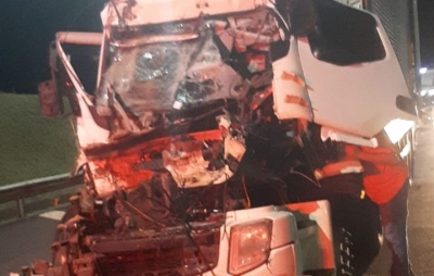 Motorista fica preso às ferragens após colisão traseira na Rodovia Raposo Tavares em Ourinhos 