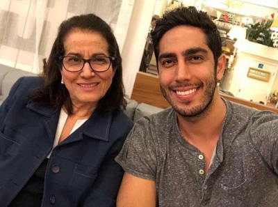 Boa notícia; mãe do humorista Jonathan Nemer deixa UTI e vai para enfermaria em SP