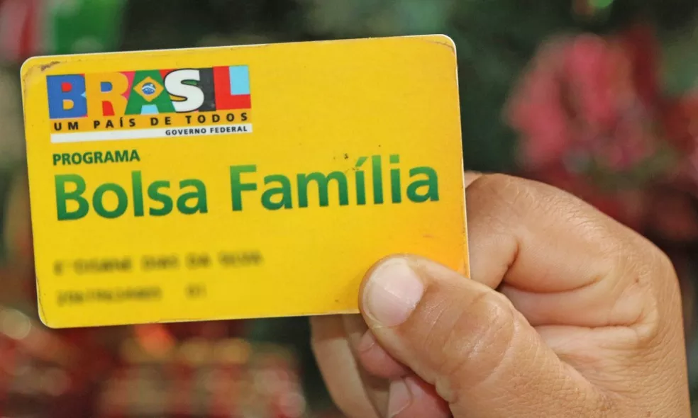 Auxílio Brasil vai voltar a chamar Bolsa Família e transição propõe PEC para viabilizar valor definitivo R$600,00