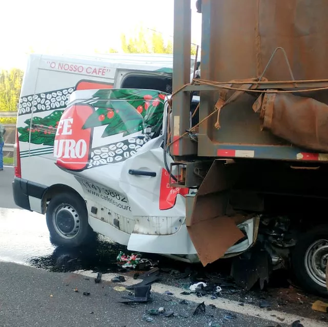 Motorista morre ao bater na traseira de carreta em rodovia da região 