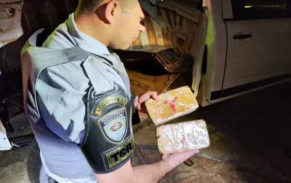 Policiais rodoviários encontram 72 quilos de pasta base de cocaína em caminhonete deixada em oficina mecânica em Ourinhos 