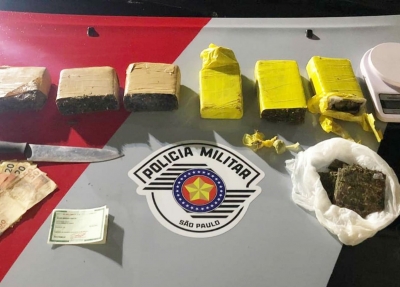 Jovem é preso e confessa que escondia drogas em balde enterrado entre vagões de trem em Ourinhos