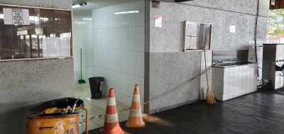 Mulher surta e destrói banheiro da Rodoviária de Ourinhos 