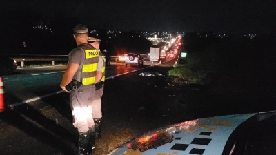 Mulher de 48 anos morre atropelada por caminhão em rodovia na região 
