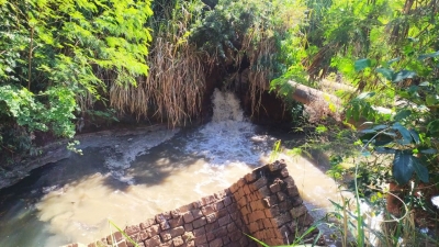 Munícipe flagra esgoto sendo despejado diretamente no Rio Pardo em Ourinhos 