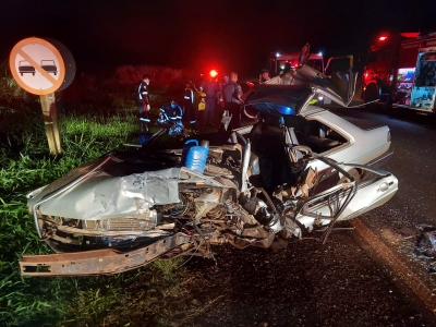 Homem de 50 anos morre em colisão frontal entre carros em rodovia em Ipaussu 