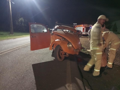 Seis pessoas ficam feridas em colisão entre Fusca e Gol no norte do Paraná 