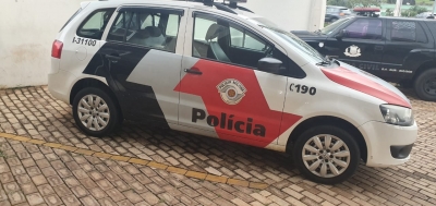 Morador de rua é preso após arrombar e furtar rádio de veículo no centro de Ourinhos 