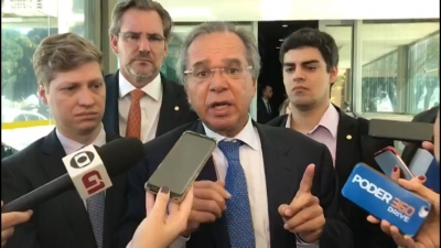 Governo avalia liberar recursos de contas de FGTS e PIS-Pasep para estimular economia, diz Guedes