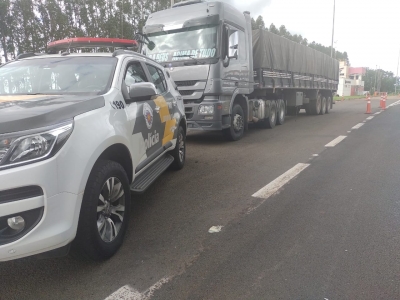 Caminhão roubado é apreendido na Orlando Quagliato em Santa Cruz do Rio Pardo