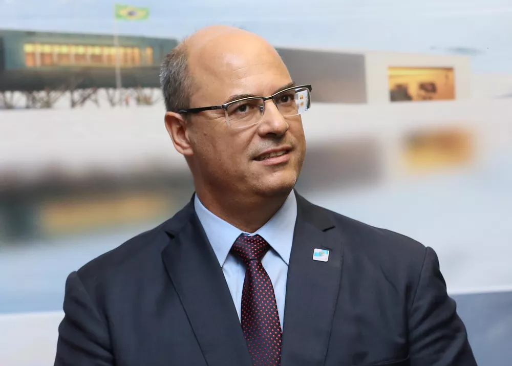 Wilson Witzel, ex-governador do RJ, participa do enterro do pai na região 