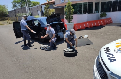 Homem é preso com mais de 20 pacotes de skunk em rodovia da região