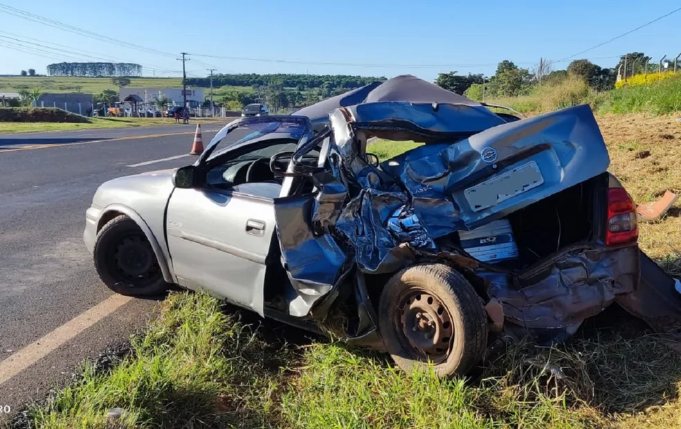 Motorista de carro envolvido em acidente com caminhão morre após sofrer infarto na região