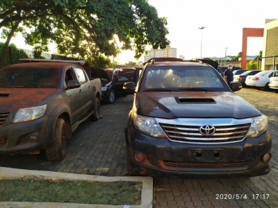 Polícia encontrou mais de 20 explosivos em carros abandonados por quadrilha após assalto em Ourinhos