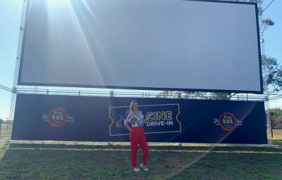 Cidade da região ganha drive-in; cinema ao ar livre