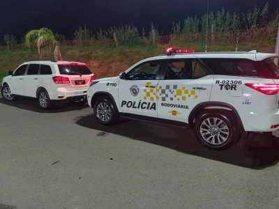 “Carrão” com queixa de estelionato é apreendido pela polícia ao passar pelo pedágio em Santa Cruz do Rio Pardo 