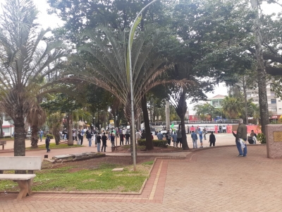 Manifestantes fazem ato contra o governo Bolsonaro e a favor da vacinação em cidades da região 